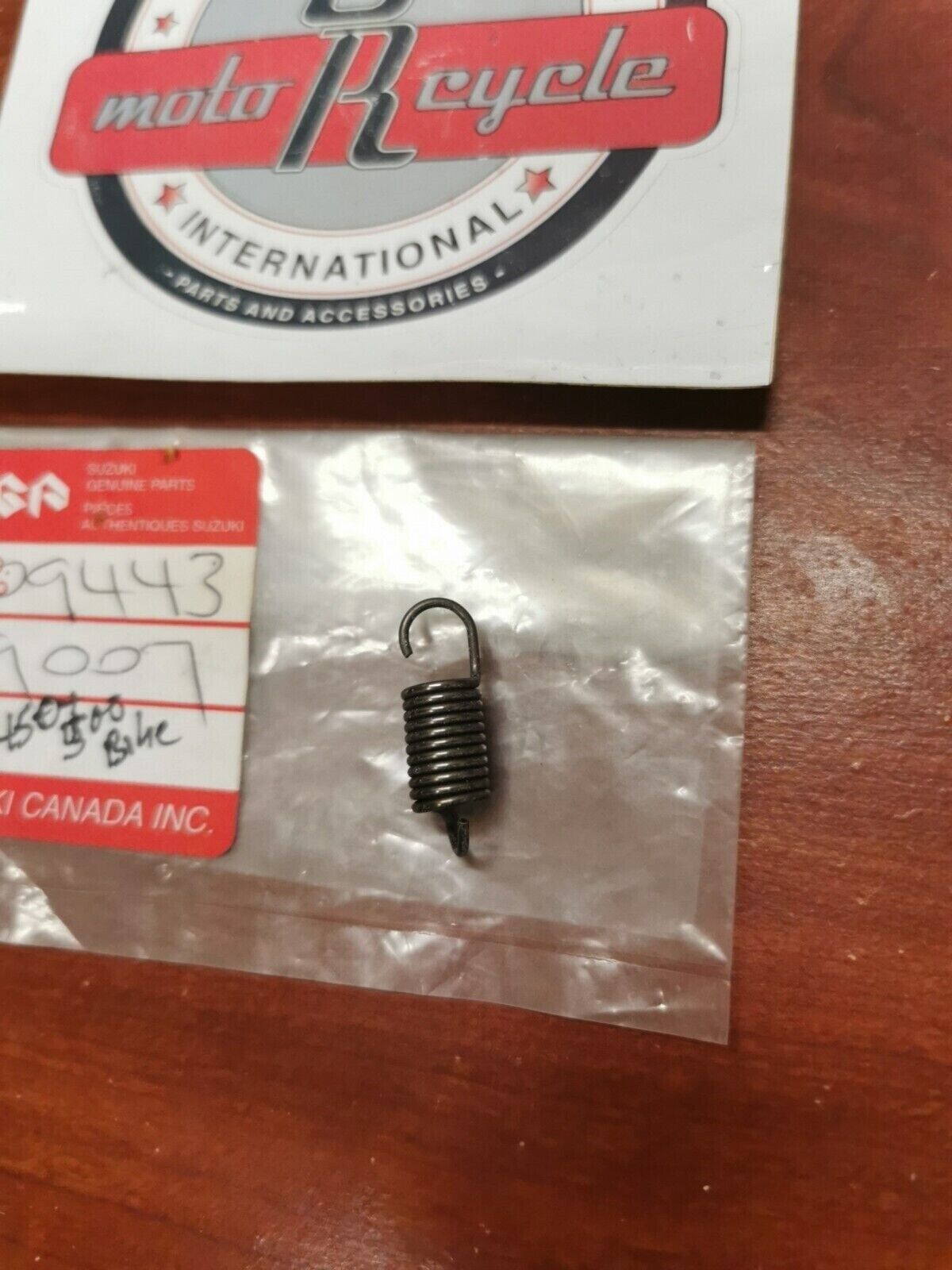 NOS Suzuki GS300 GS550 GS450 GS425 GS500 SPRING 09443-09007 S17