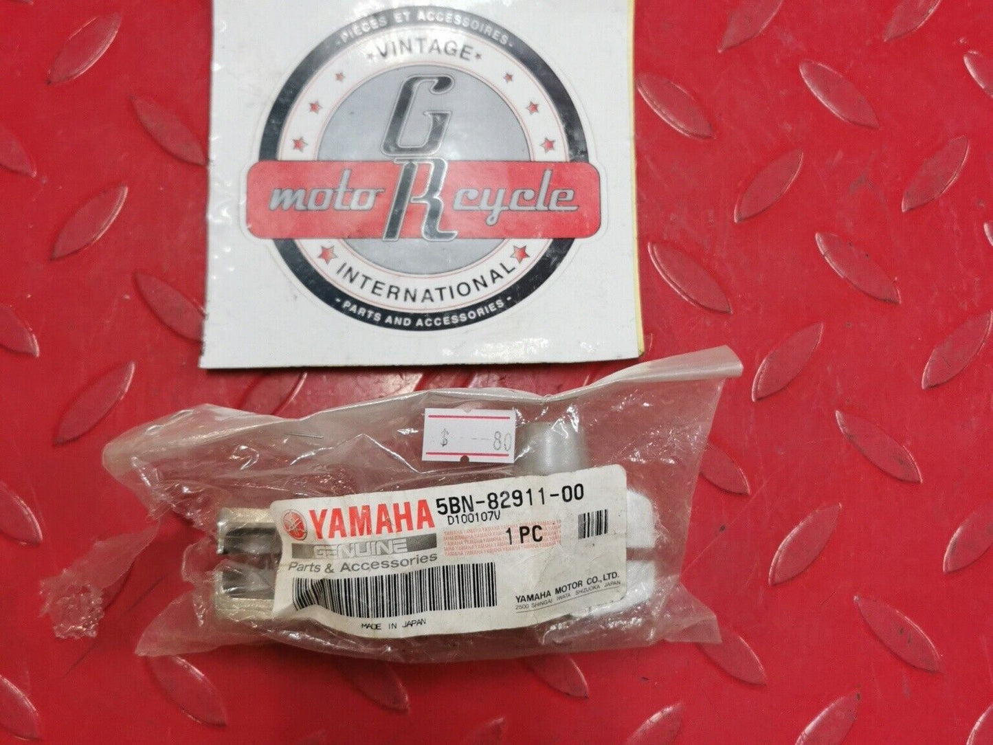 NOS YAMAHA XVS11 XVS65 XV17 XV1600 LEVER HOLDER 5BN-82911-00-00 Y41