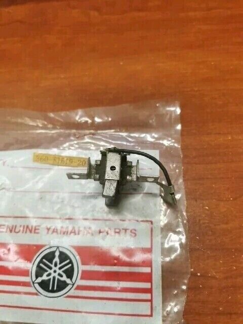 NOS Yamaha DS7 R5 RD250 RD350 BRUSH HOLDER 360-81619-20-00 Y162