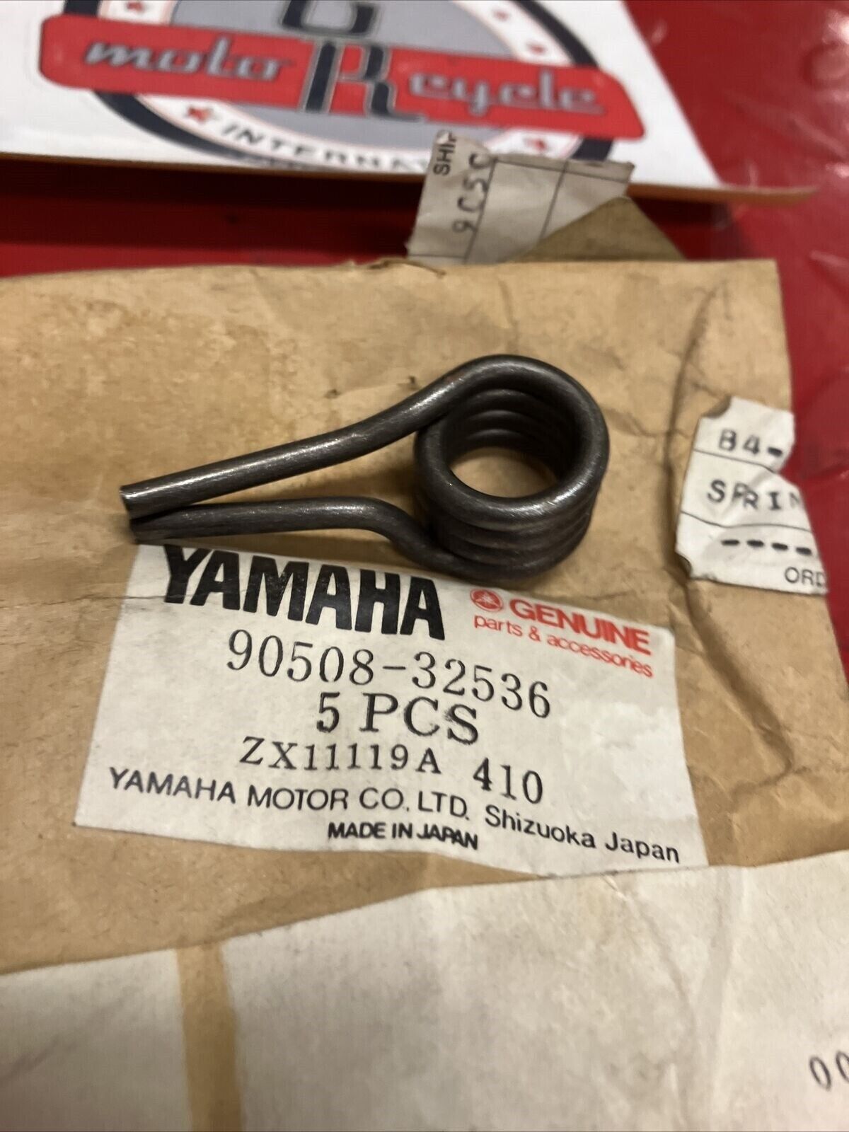 NOS YAMAHA TORSION SPRING 90508-32536-00  Y64