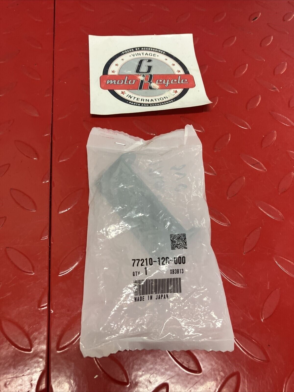NEW NOS HONDA CT70 CT90 SEAT BRACKET 77210-126-000 H41