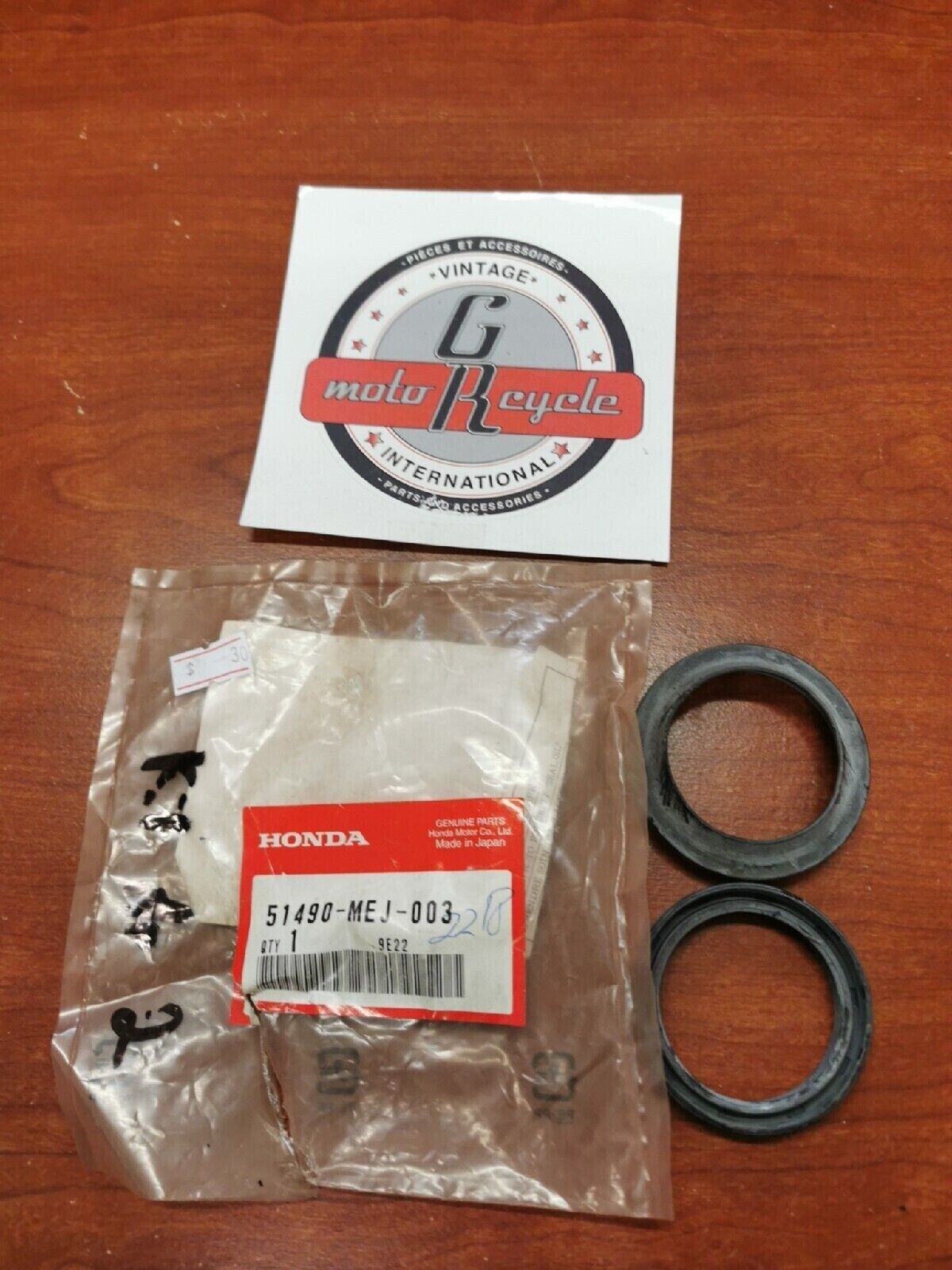 NOS Honda 2004 - 2007 CBR1000RR CB900F FORK FRONT SEAL SET 51490-MEJ-003 H34