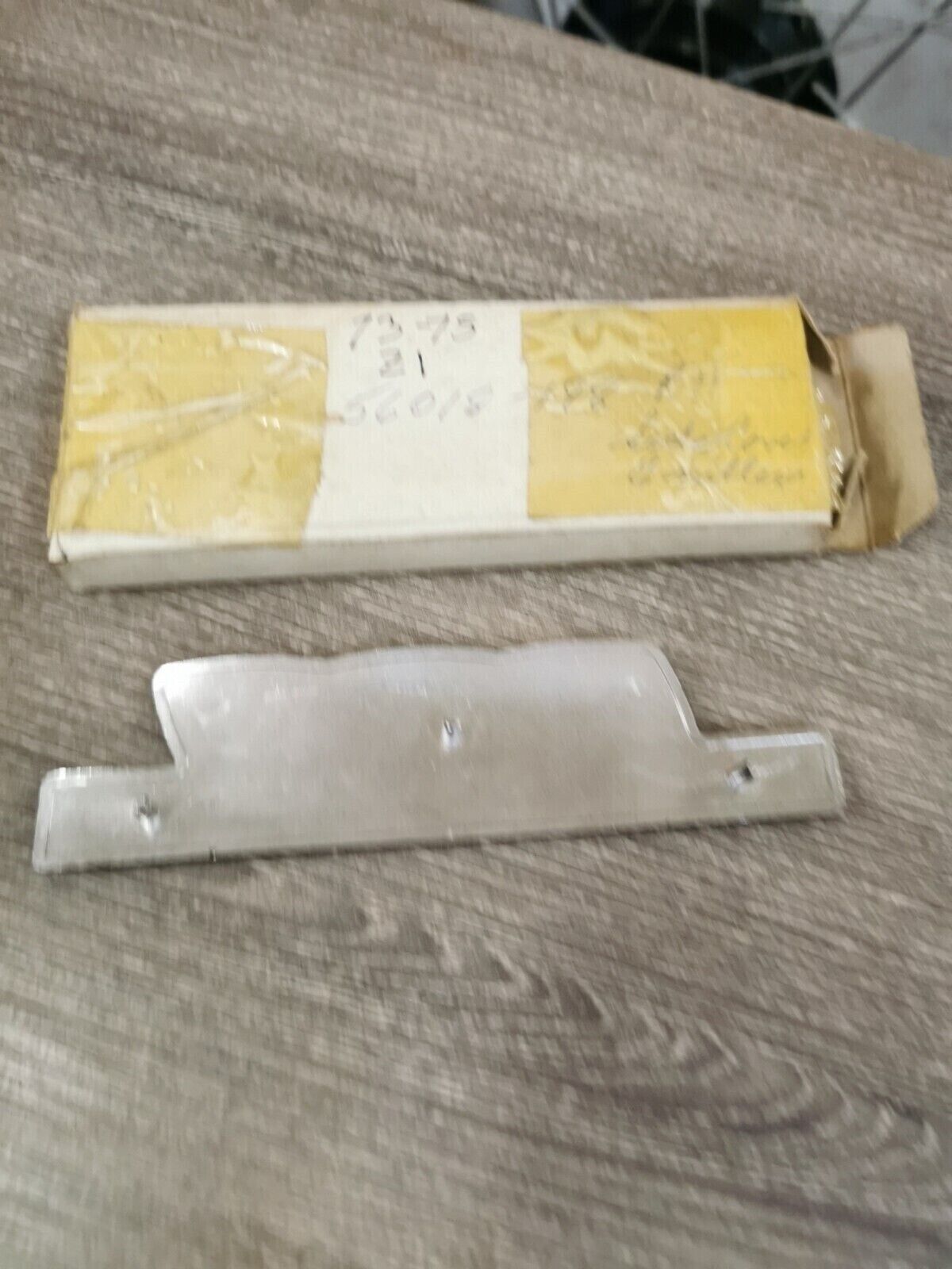 NOS KAWASAKI Z1 900 1973 - 1975 Side Cover Emblem 56018-198 K28