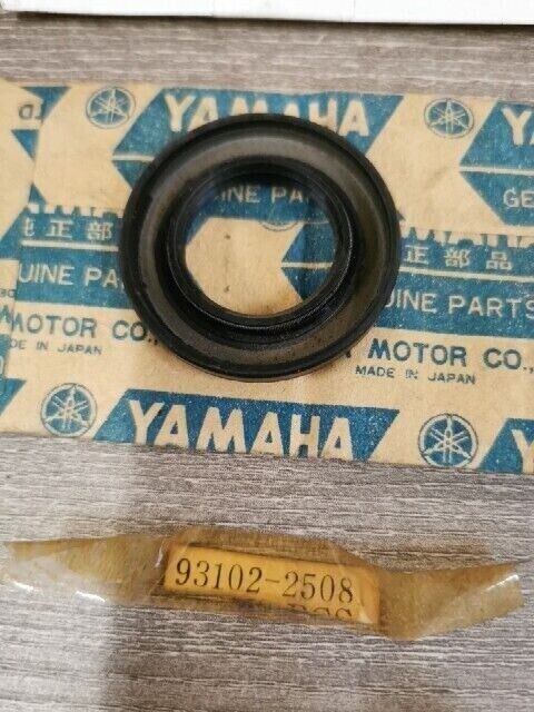 NOS YAMAHA VX600V VX600DXV YFM350RT OIL SEAL 25X44X6810 93102-25081-00 Y148