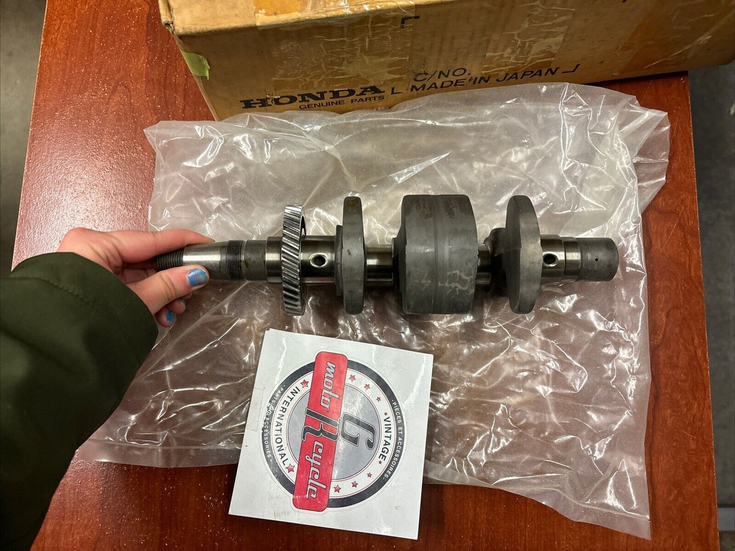 NOS Honda 1997 - 2000 9.9HP 15HP CRANKSHAFT 13310-ZV4-650 H174