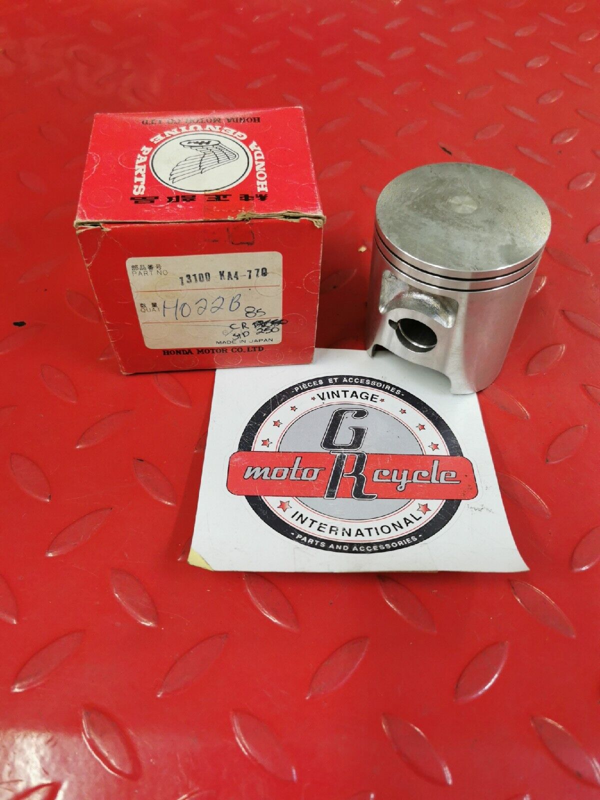 NOS HONDA CR250R 1985 PISTON STD 13100-KA4-770 H38