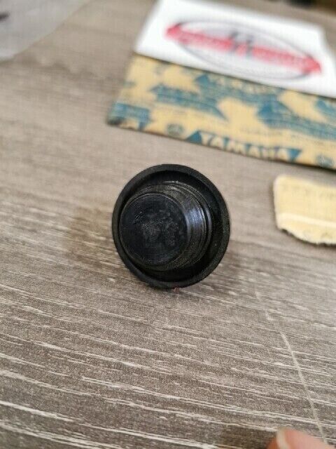 NOS YAMAHA XC125NC XC125ZS XC125M TW200 PLUG OIL LEVEL 353-15362-00-00 Y169