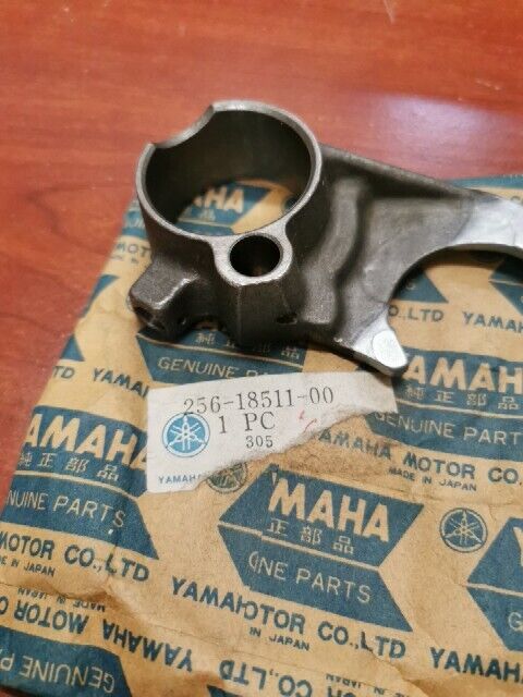 NOS Yamaha TX650 XS1 XS650 SHIFT 5TH GEARWHEEL FORK 256-18511-00-00 Y116