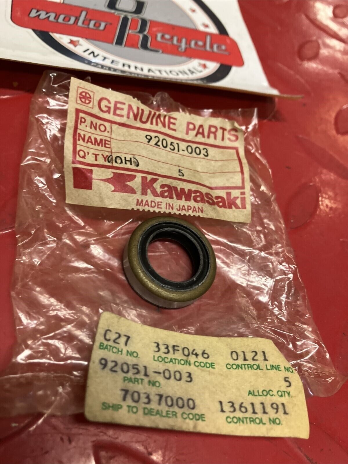 NOS KAWASAKI OIL SEAL 92051-003 K18