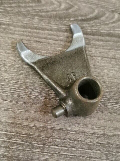 NOS HONDA CR250R 1984 FORK RIGHT GEAR SHIFT  24211-KA4-740  H76