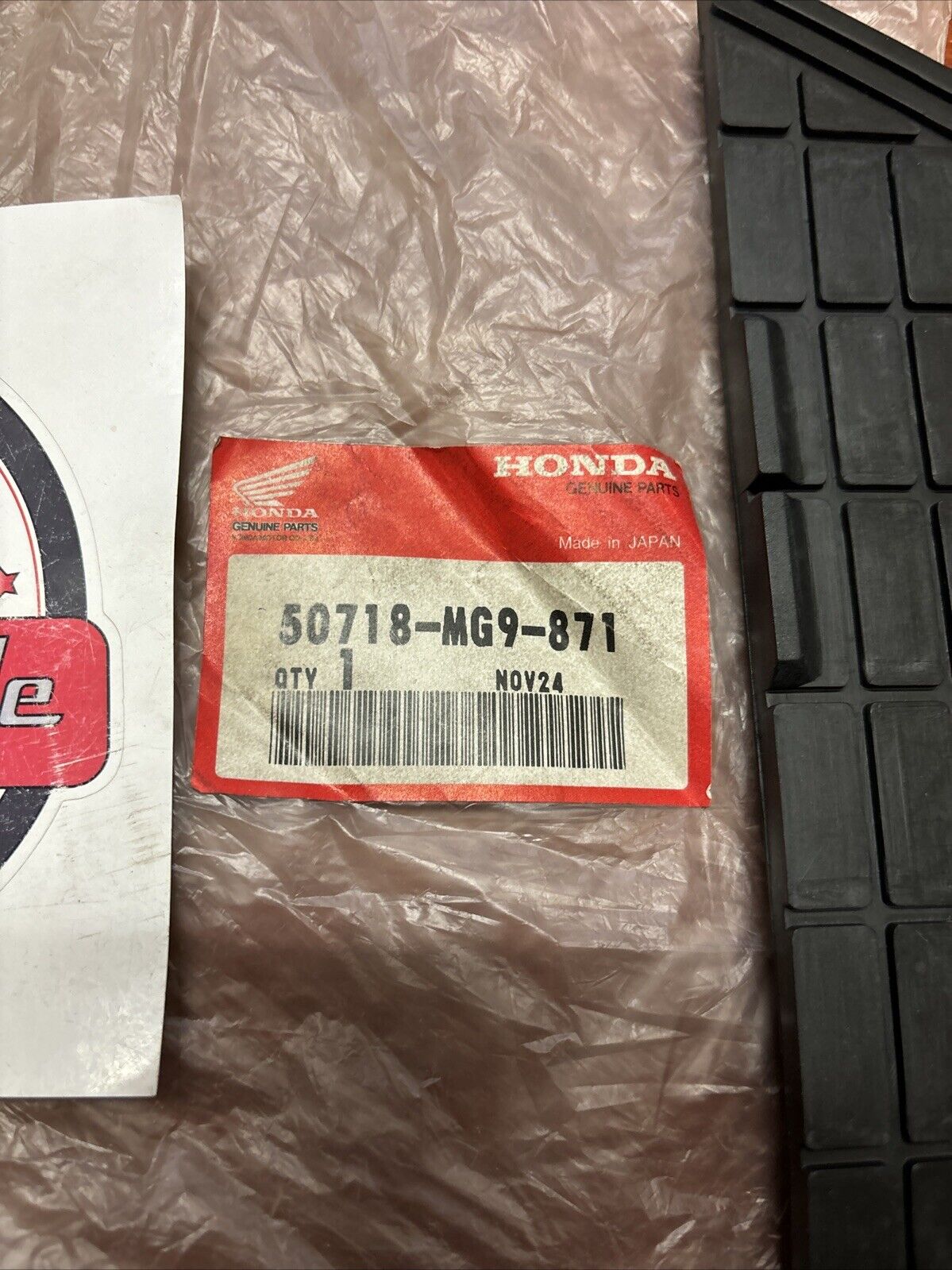 NOS Honda GL1200 A L SEI RIGHT PILLION STEP RUBBER 50718-MG9-871 H168
