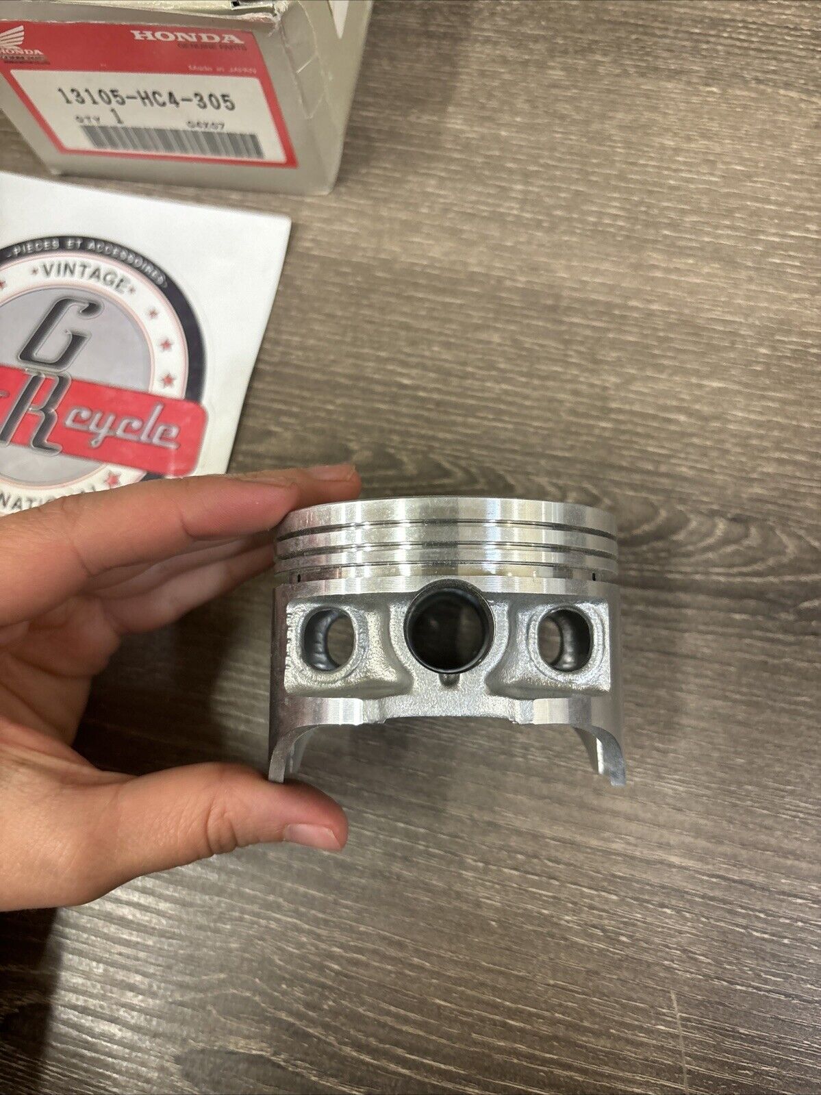NOS Honda TRX300 TRX300FW PISTON O/S 1.00 13105-HC4-305 H136