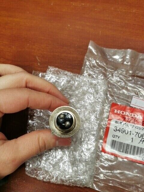 NOS Honda TRX200 TRX250 TRX300 TRX400 TRX450 HEAD LIGHT BULB 34901-706-000 H104