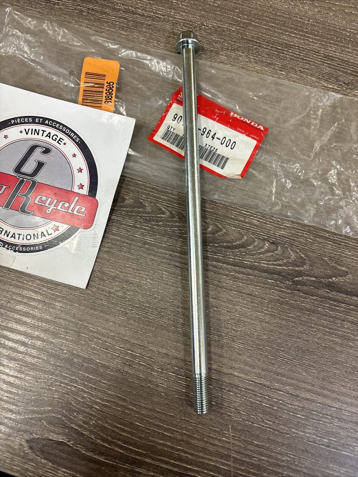NOS Honda 1983 1984 ATC250R ENGINE HANGER BOLT 10X241 90153-964-000 H136