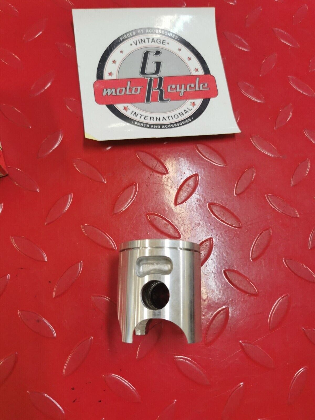 NOS YAMAHA PISTON 3 O/S 0.75 1J4-11637-00-00 SUPERCEDED 3R2-11637-01-00 Y27