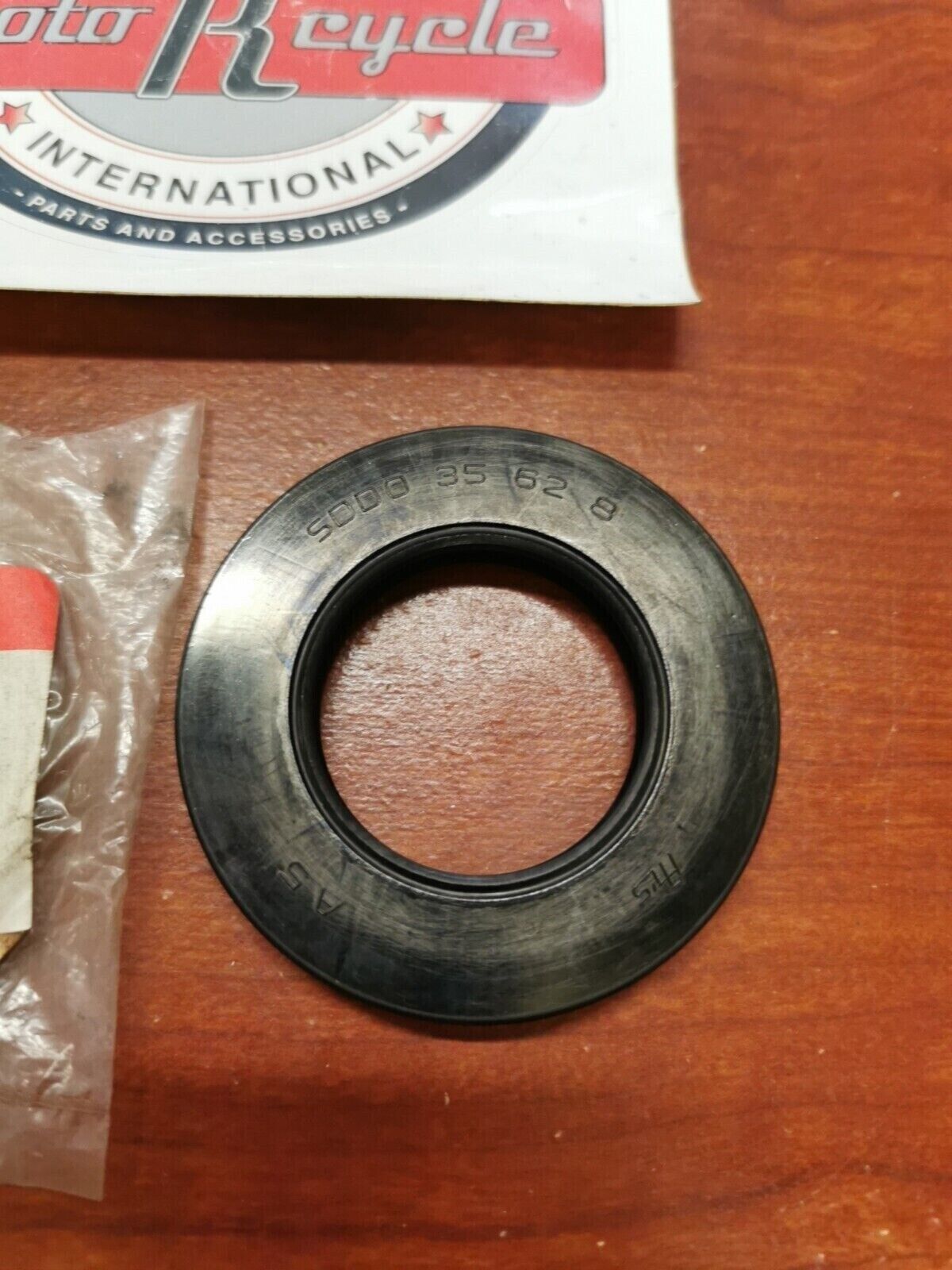 NOS Suzuki GS500 GSX750 GSX600 SV650 OIL SEAL (35X62X8) 09285-35001 S20