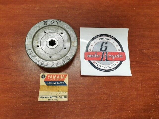 NOS Yamaha CLUTCH BOSS 132-16371-02-00 SUB 132-16371-01-00 132-16371-03-00 Y128