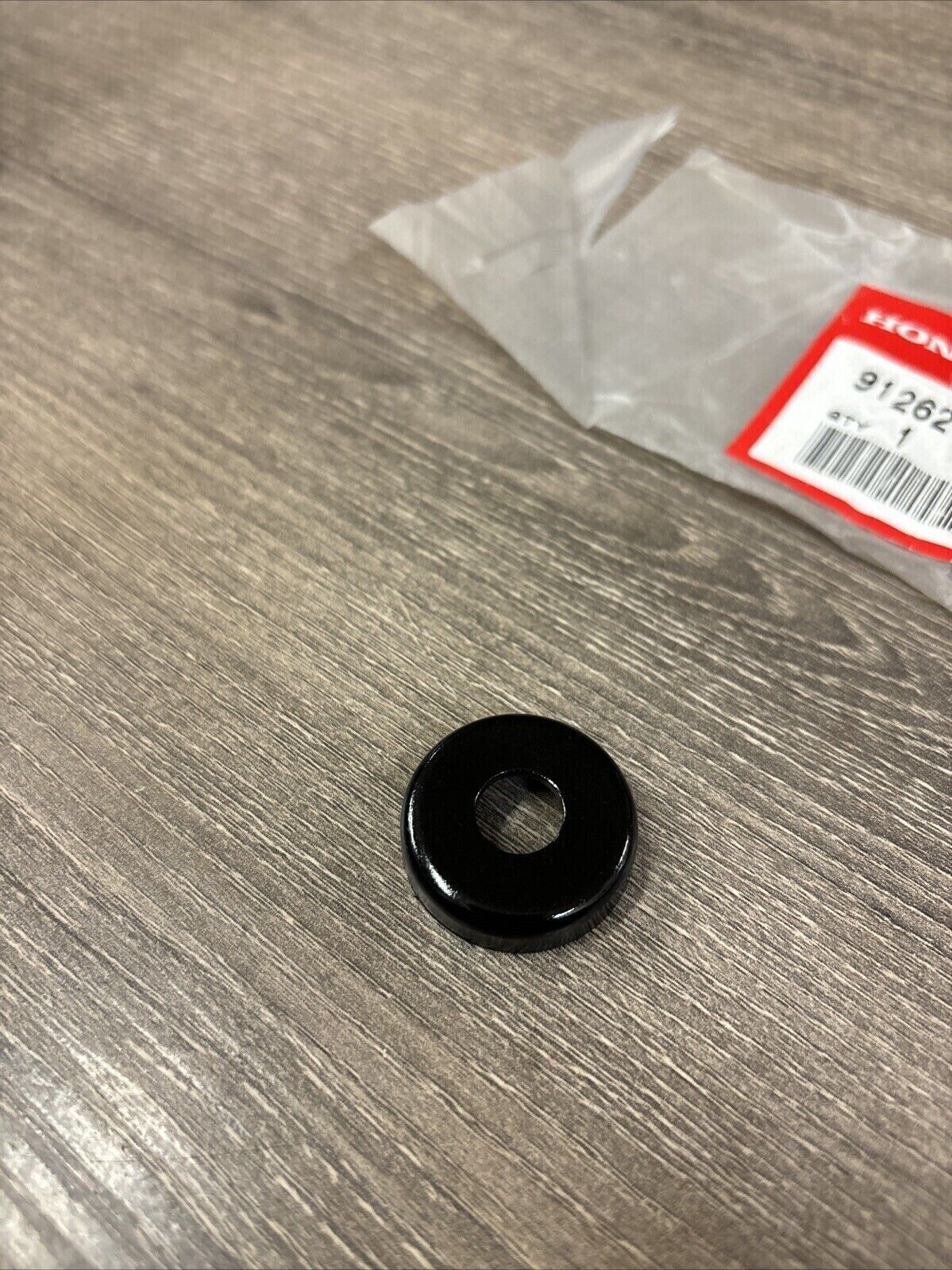 NOS Honda CR125R CR250R RUBBER CONNECTING ROD PIVOT SEAL 91262-KA3-712 H123