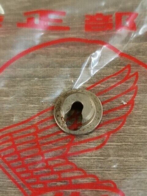 NOS HONDA E300 RETAINER VALVE 14771-812-010 H95