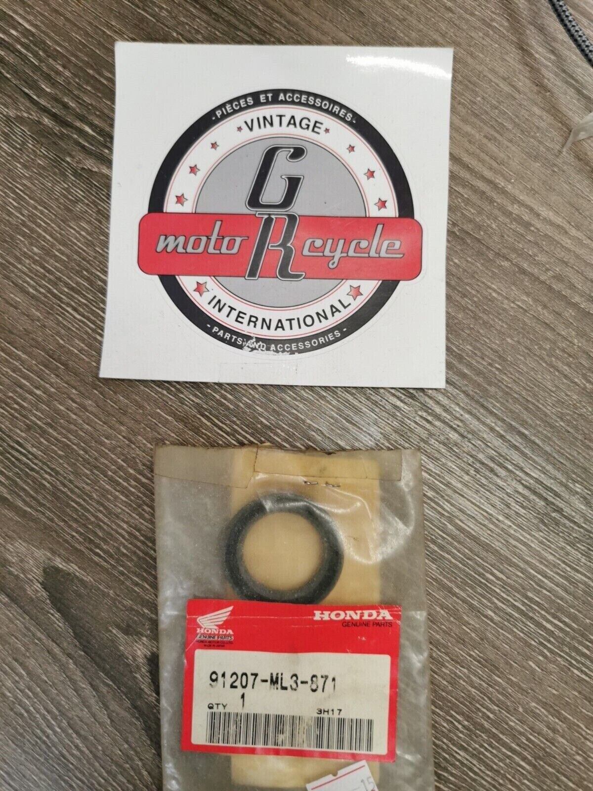 NOS HONDA CR250R OIL SEAL 91207-ML3-871  H57