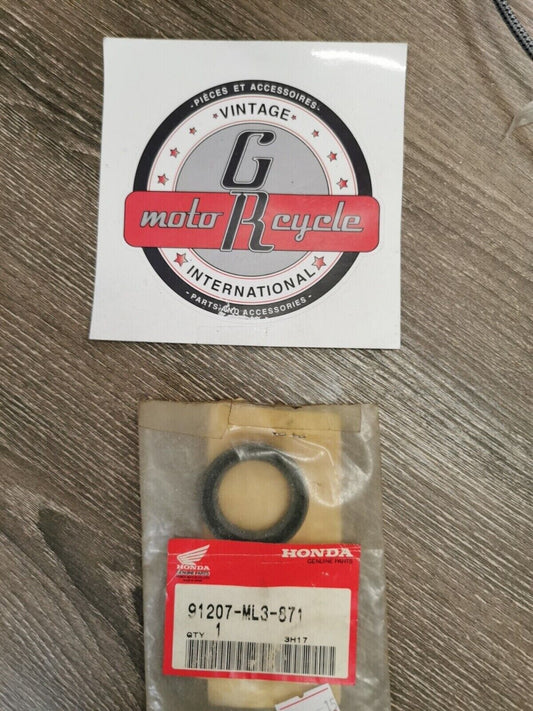 NOS HONDA CR250R OIL SEAL 91207-ML3-871  H57