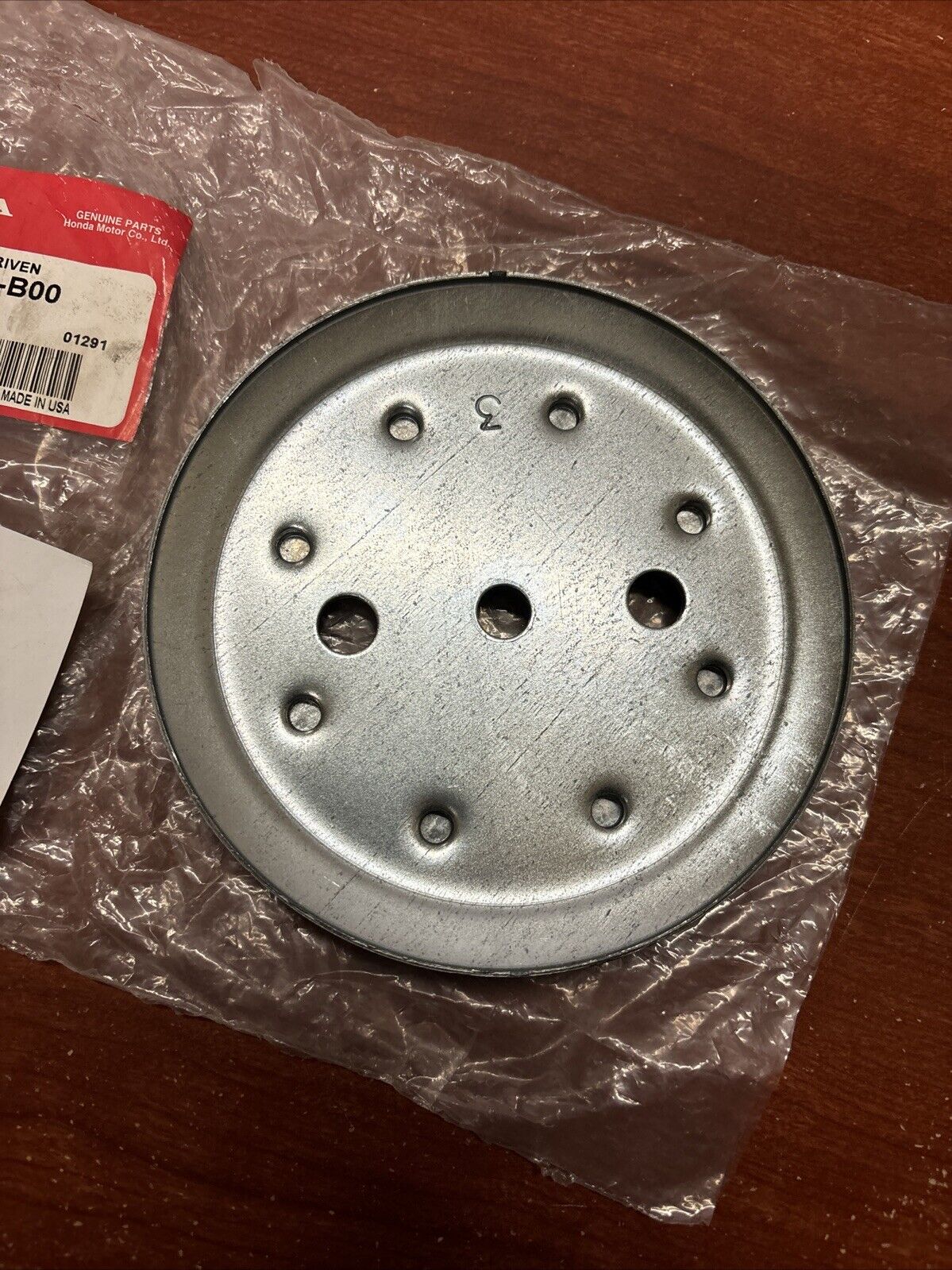 NOS Honda HRR216 HRT216 HRS216 DRIVEN PULLEY 22420-VG3-B00 H176