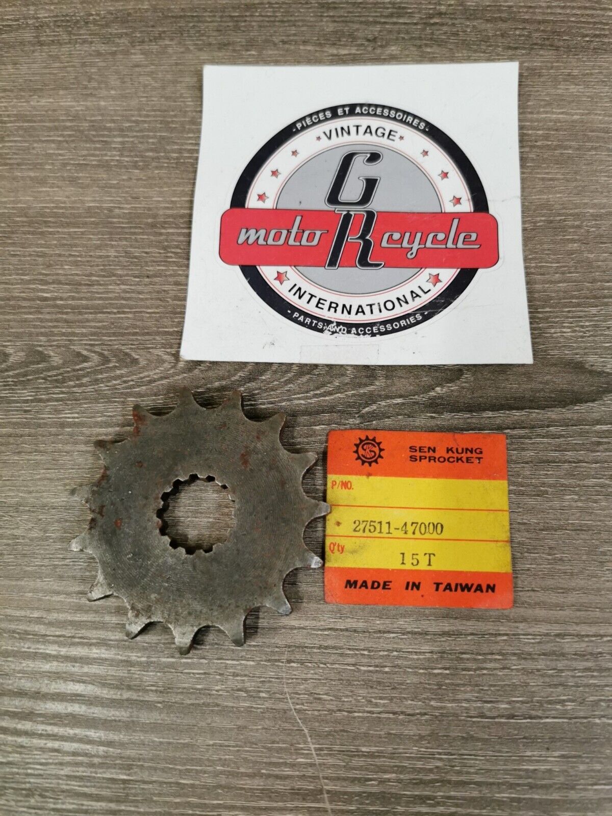 NOS SEN KUNG SPROCKET 15T 27511-47000 SUB 27511-47B00 J30