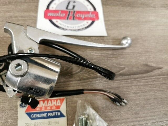 NOS YAMAHA RD60 1973 - 1975 LEVER HOLDER ASSEMBLY 2 232-82920-31-94 Y114