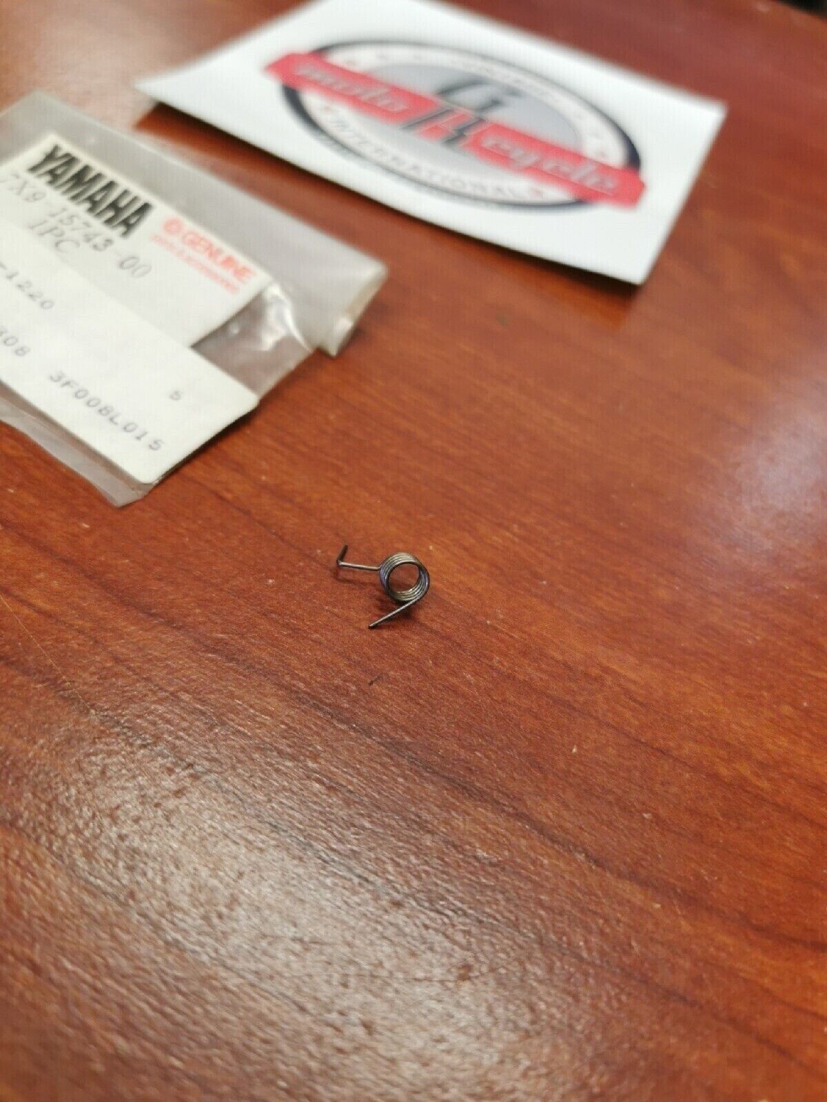 NOS Yamaha STARTER DOG SPRING 7X9-15743-00-00 SUB. YF1-36156-16-30 Y70