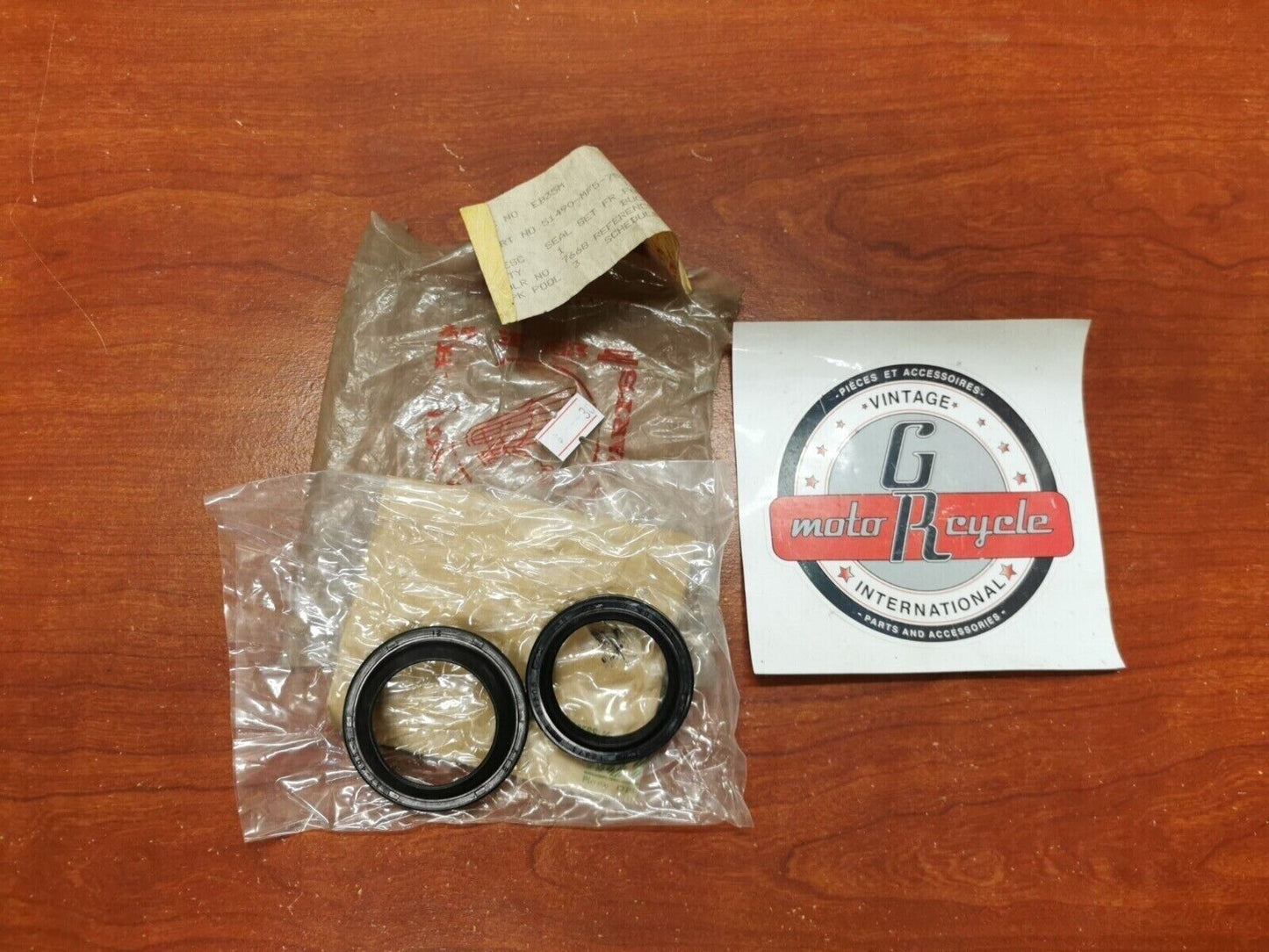 NOS Honda 1985 1986 VT500C FRONT FORK SEAL SET 51490-MF5-752 H64