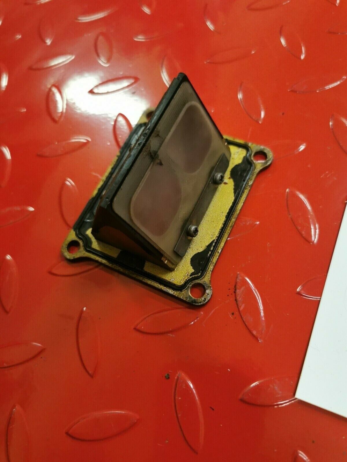 Suzuki RM125 1991 reed valve cage block