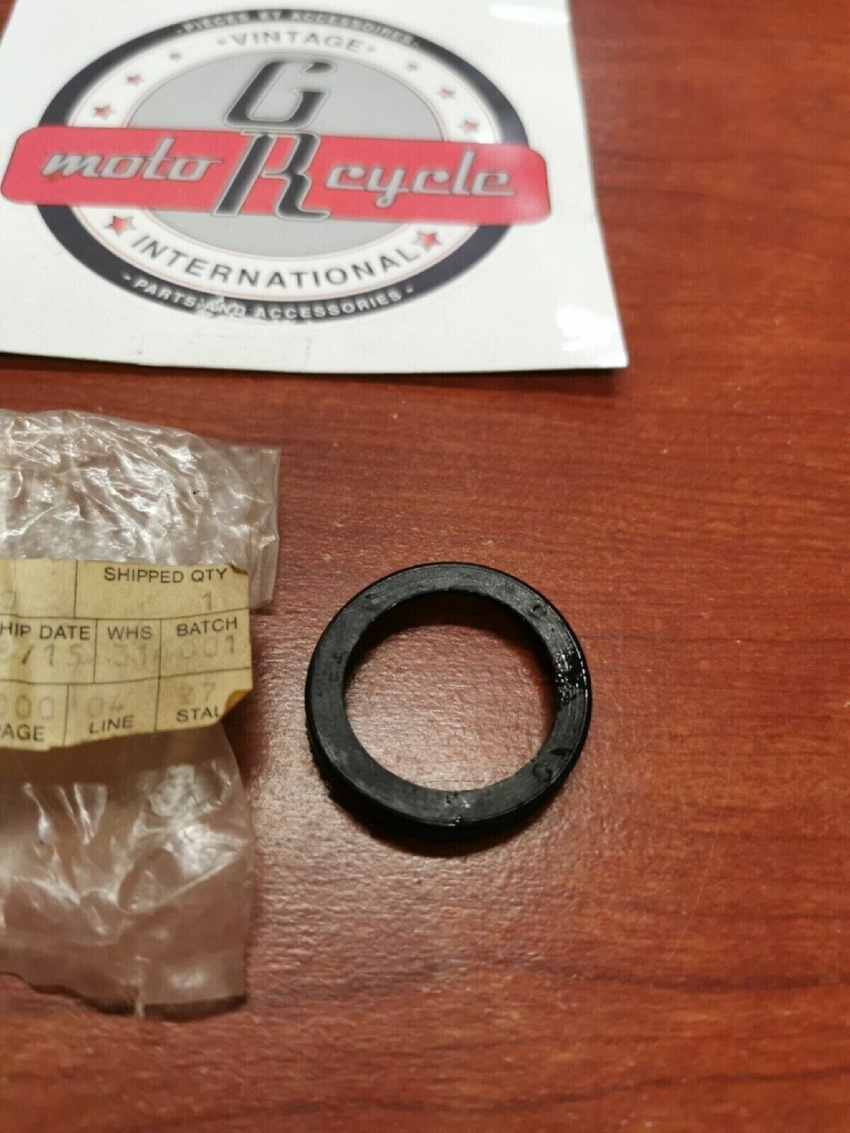 NOS Yamaha CLUTCH DUST SEAL 214-16347-01-00 Y71