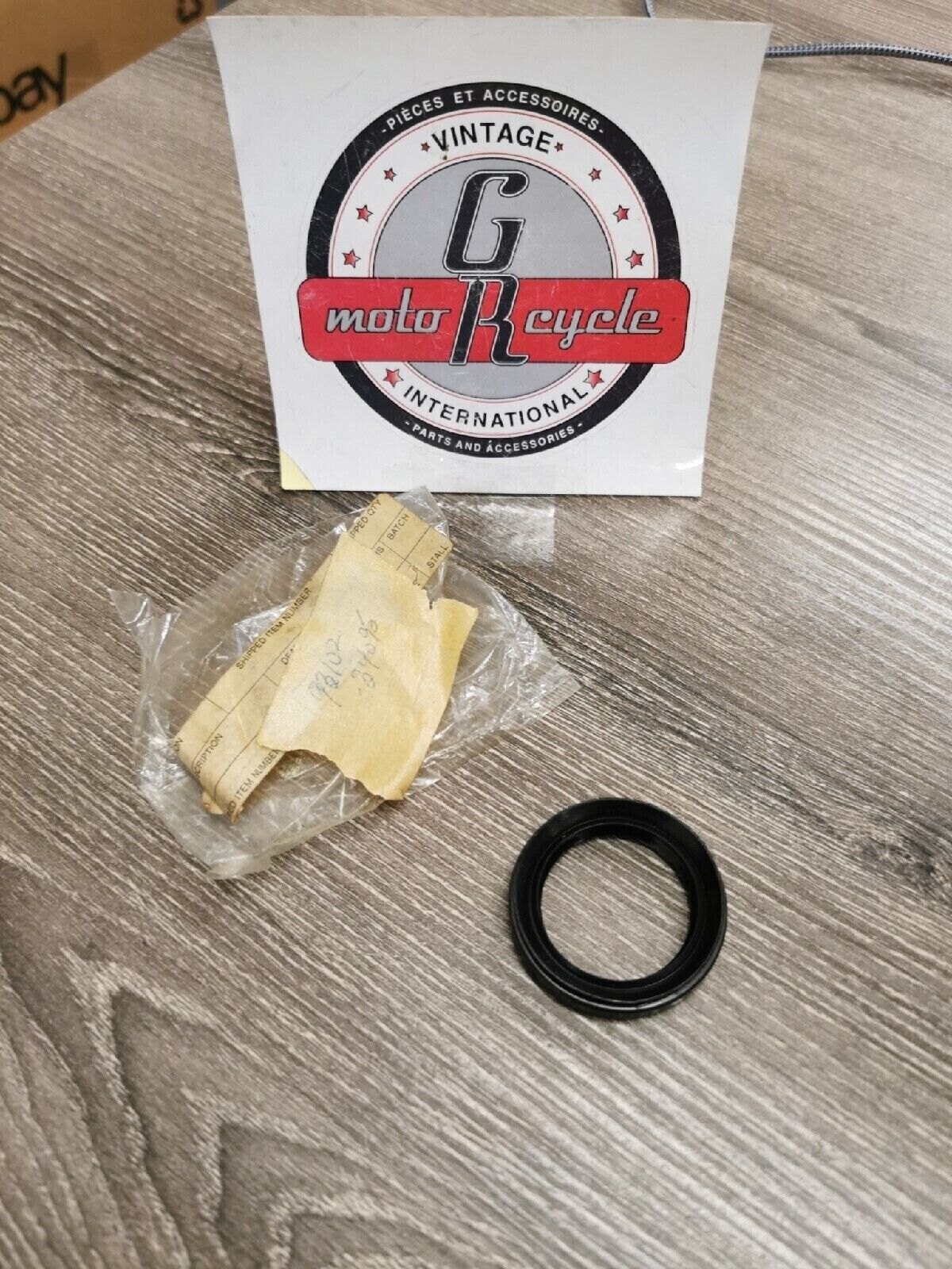 NOS YAMAHA XS650 1978 - 1980  OIL SEAL 93102-34095-00  Y57