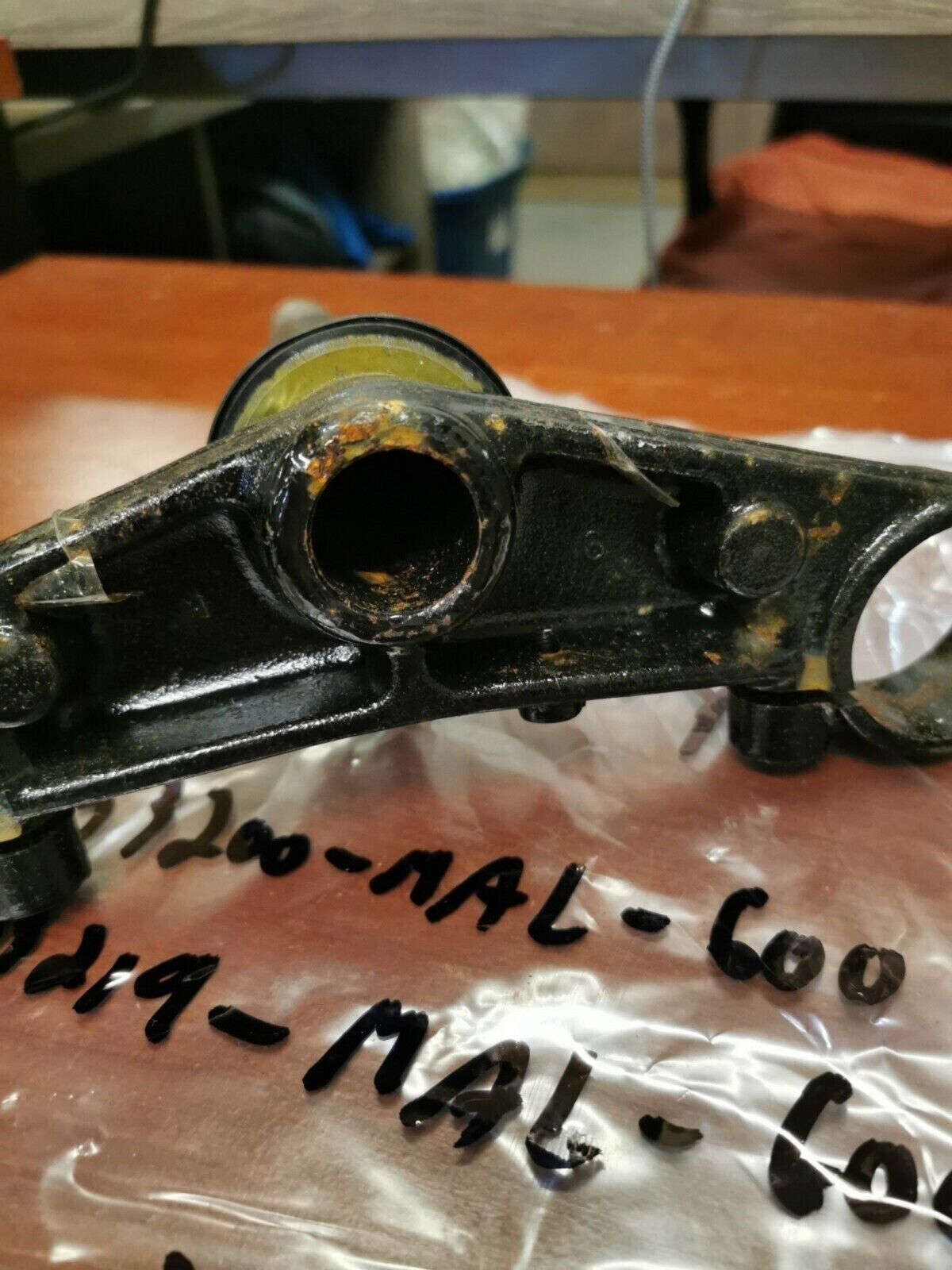 NOS Honda 1995 1996 CBR600F3 1996 CBR600SJR STEERING STEM SUB. 53219-MAL-G00 H64