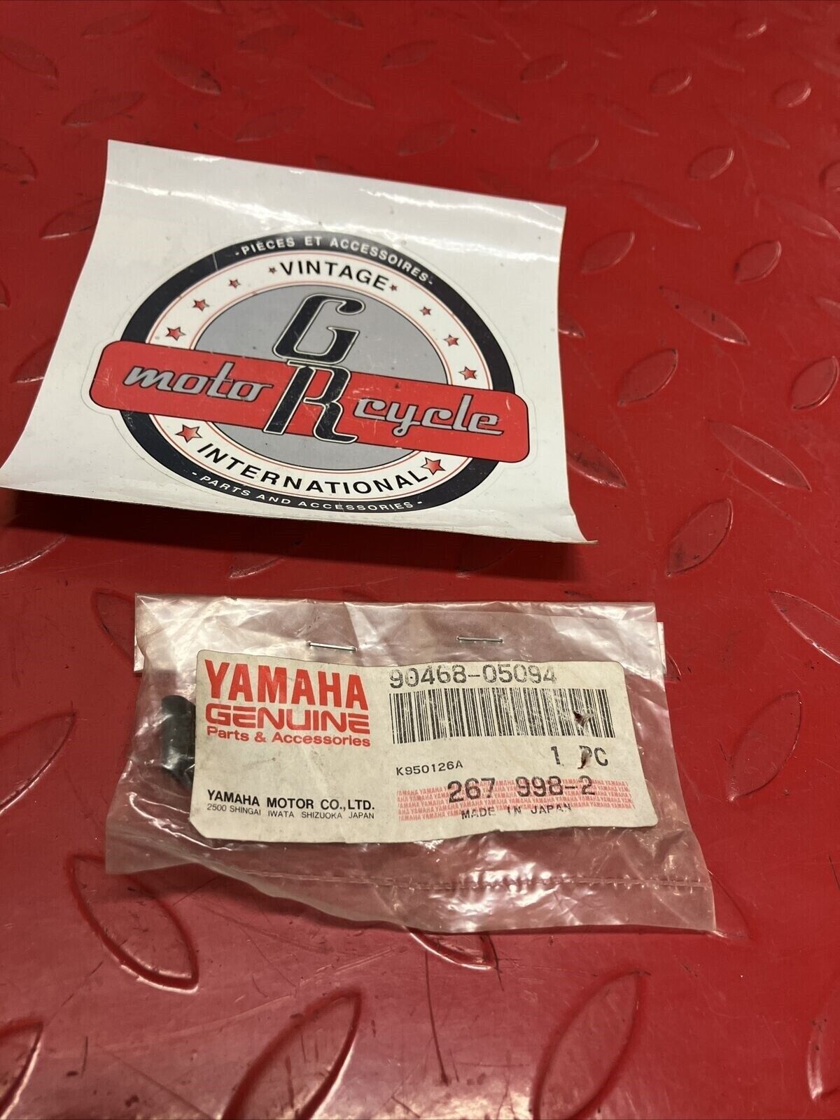 NOS YAMAHA CLIP 90468-05094-00 Y62