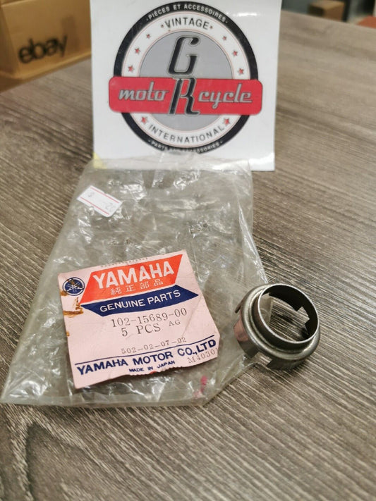 NOS YAMAHA  RETAINER KICK ROLLER 102-15689-00-00   Y58