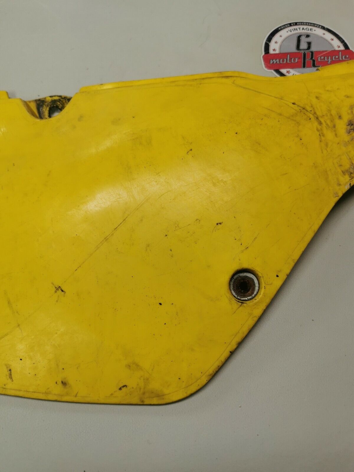 Suzuki RM125 1991 right side cover panel number plate 47111-27C02-25Y