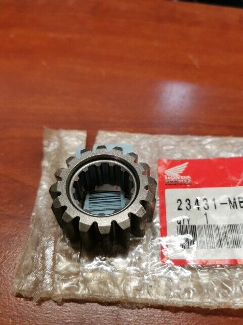 NOS Honda 1999 - 2006 CBR600F MAINSHAFT SECOND GEAR (16T) 23431-MBW-000 H108