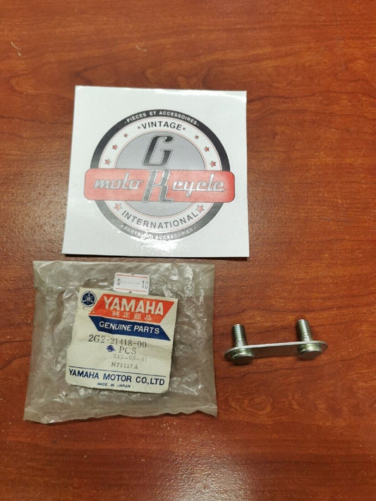 NOS Yamaha XS850 XS750 FRONT LOWER BRACKET 2 2G2-21418-00-00 Y69