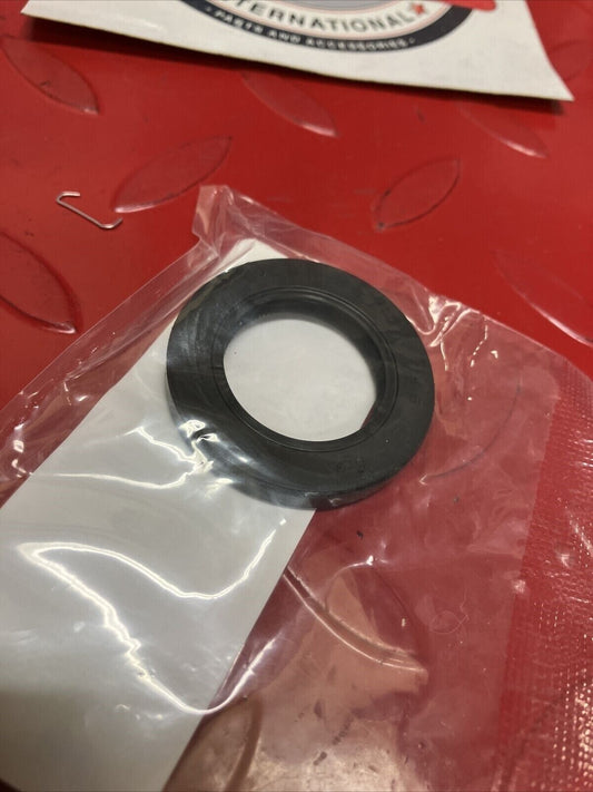 NEW YAMAHA OIL SEAL 93102-25226-00 Y67