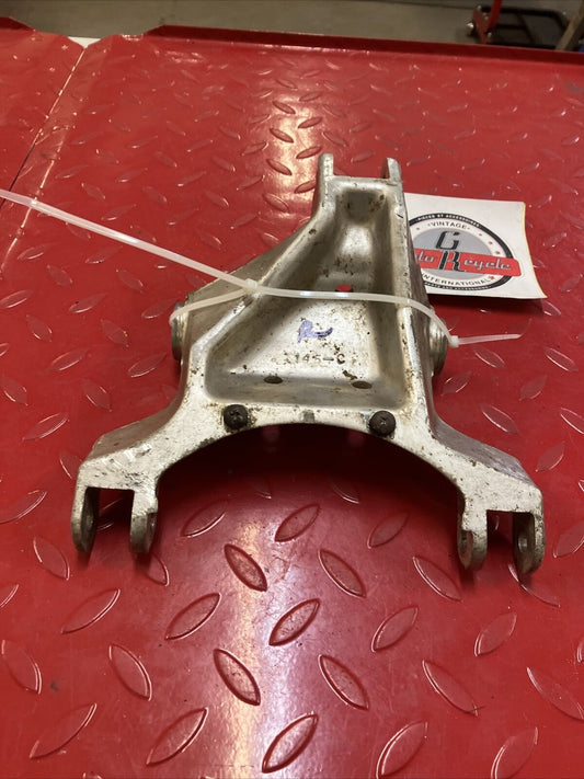 Suzuki RM125 1985 swingarm linkage cushion lever dogbone 1984 2