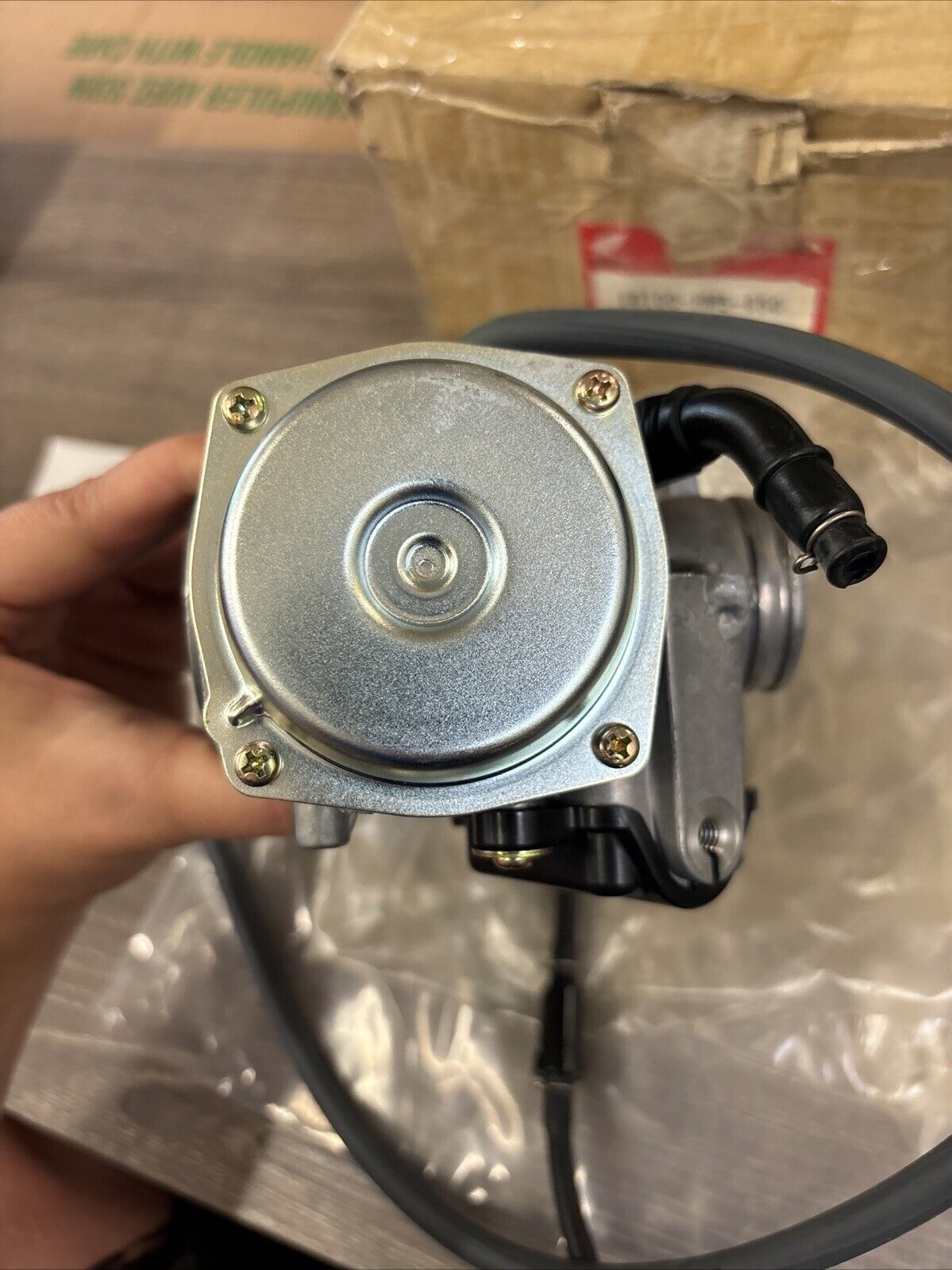 NOS Honda 1996 - 2000 TRX300 TRX300FW CARBURETOR 16100-HM5-850 H119