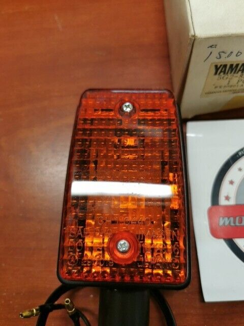 NOS Yamaha FJ1100 FJ600 XJ750R XZ550R FRONT FLASHER LIGHT 5G2-83310-70-00 Y115