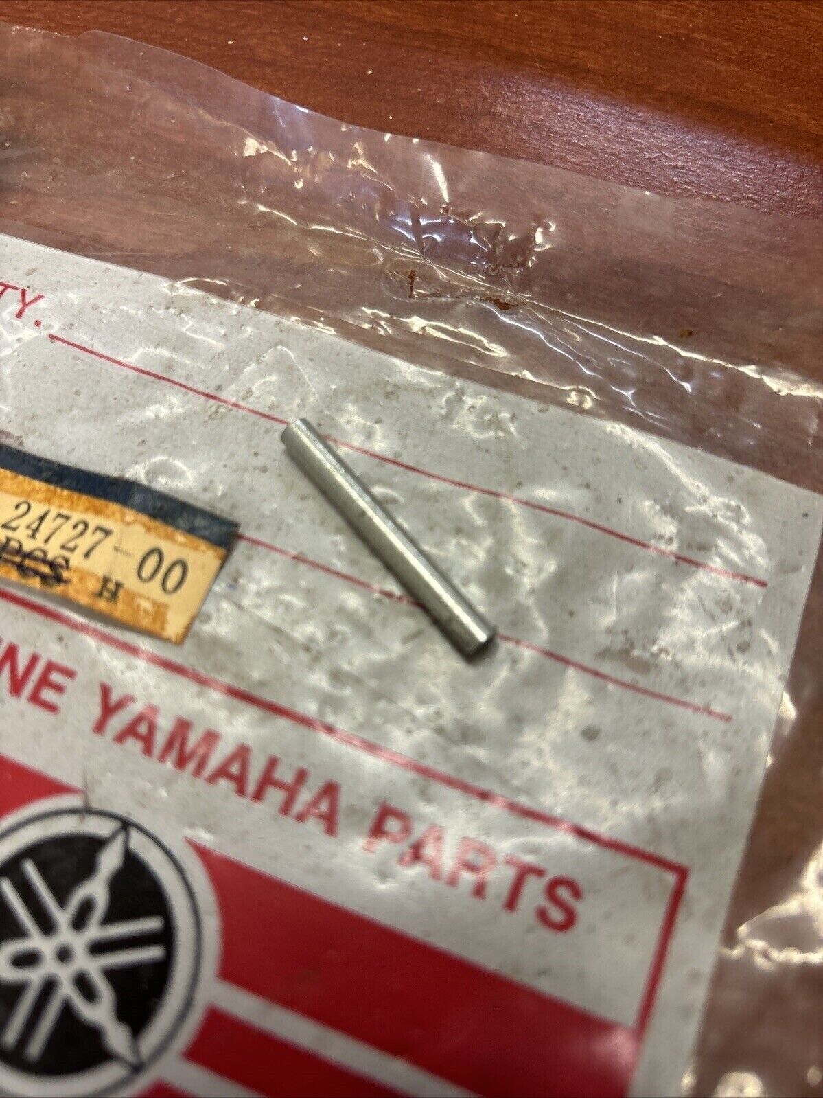 NOS Yamaha AT1 CT1 DT1 SEAT FITTING PIN 214-24727-00-00 SUB 90249-04068-00 Y182