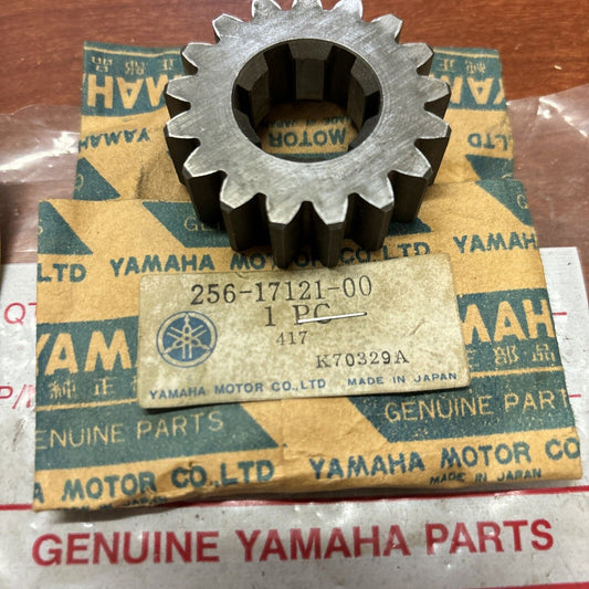 NOS Yamaha TX650 TX750 XS1 XS2 XS650 XS750 2ND PINION GEAR 256-17121-00-00 Y172