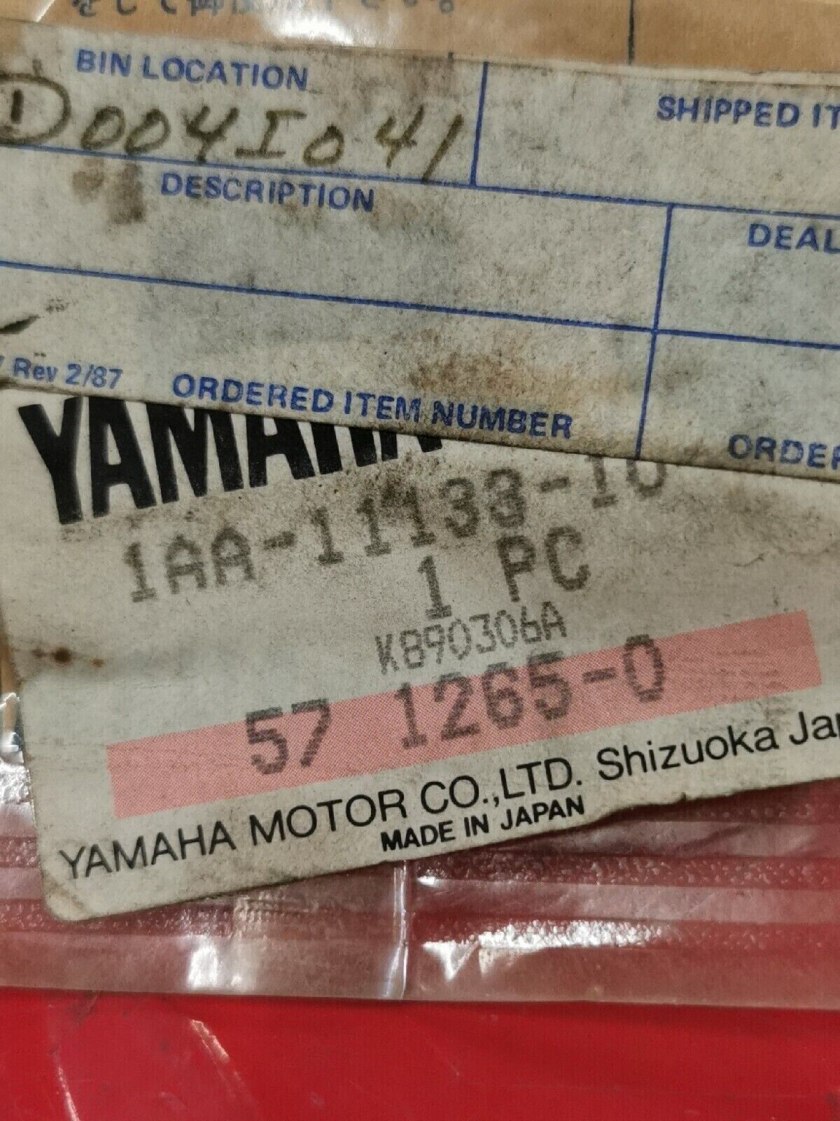 NOS YAMAHA FZ750  FZR1000  XJ700  FZR750   INTAKE VALVE GUIDE 1AA-11133-10   Y50