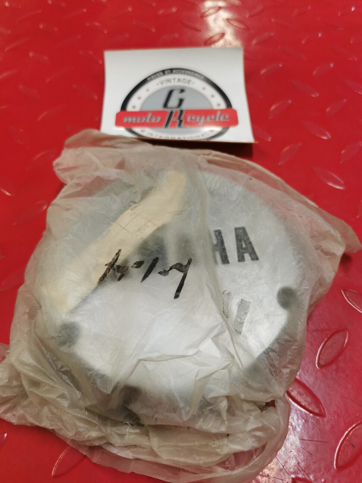 NOS Yamaha XS750 XS850 COVER OIL PUMP 2G2-15416-00-00 Y25