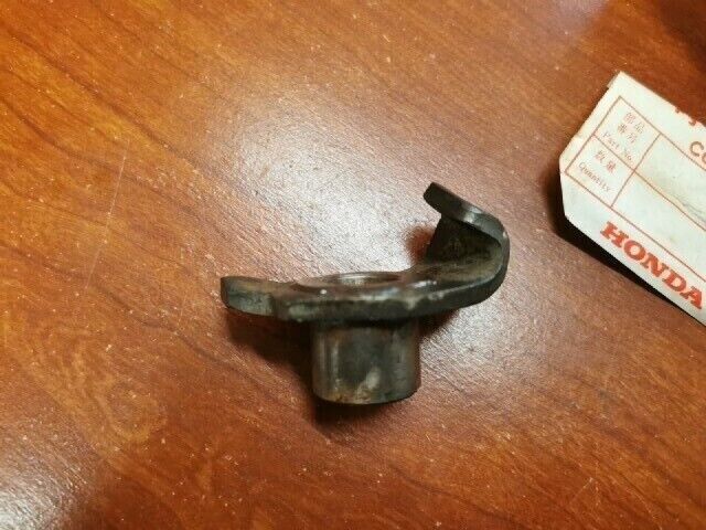 NOS Honda CA160 CB93 CB125 CB160 KICK STARTER SPINDLE BUSHING 28258-216-000 H86