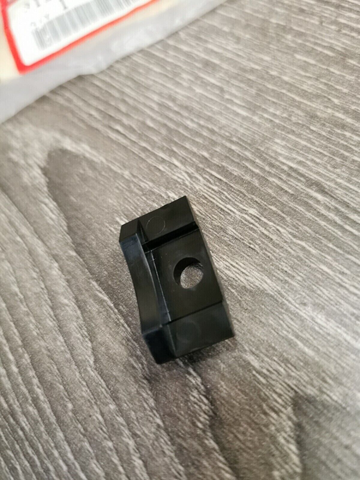 NOS HONDA  GL1800 TERMINAL INSULATOR 31206-MN5-008   H59