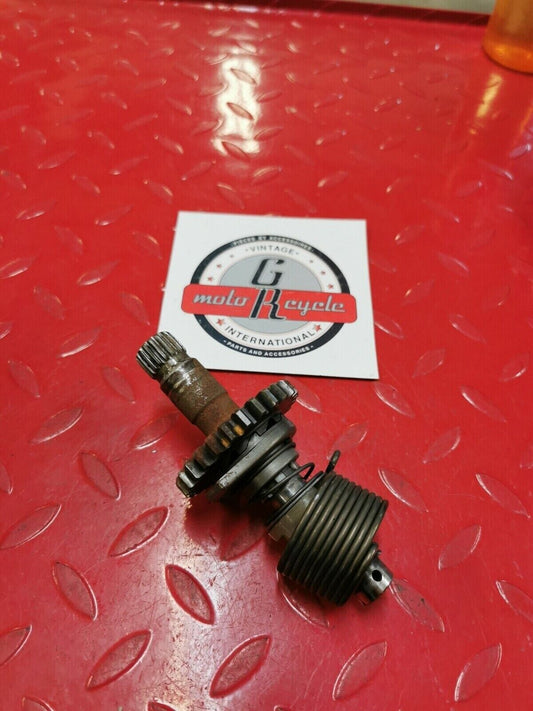 Suzuki RM125 1982 kickstarter kick starter spindle gear shaft spring 26211-40201